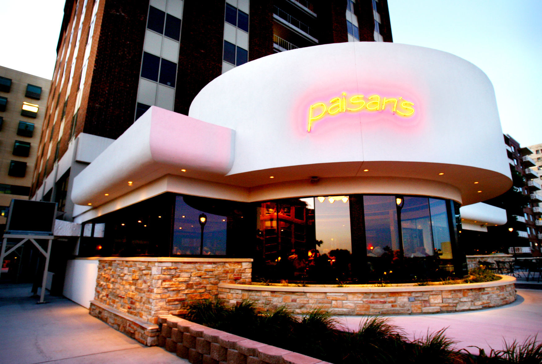 Paisan's